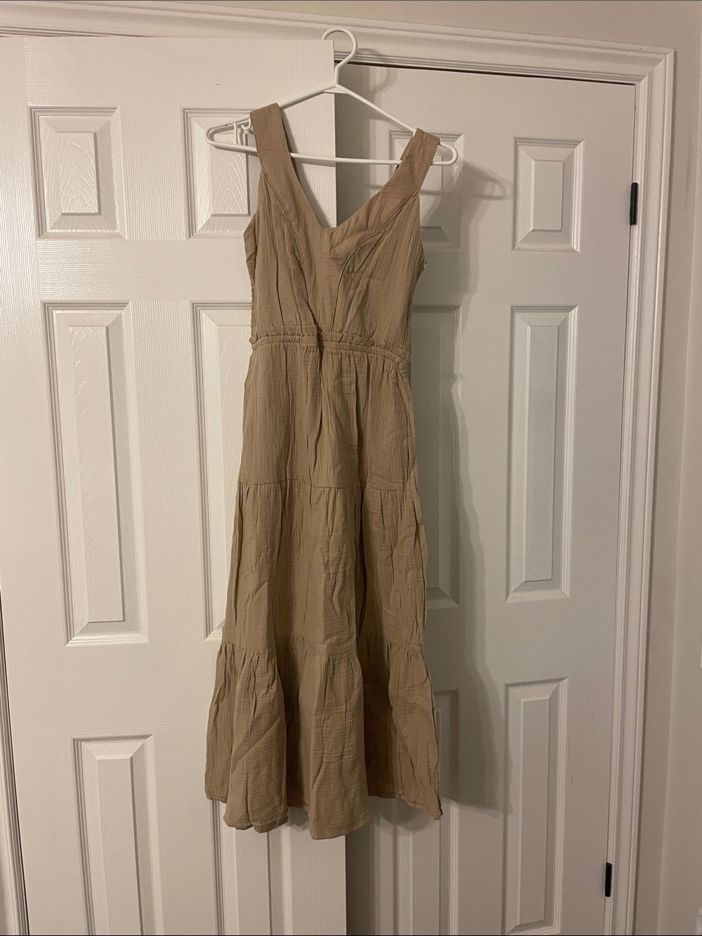 Women’s Sleeveless Tiered Midi Dress in Beige